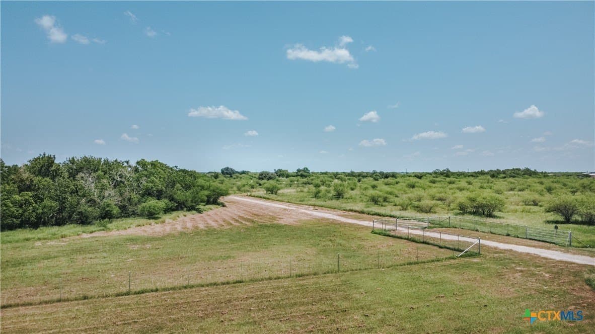 20 acres in Victoria County - photo 8