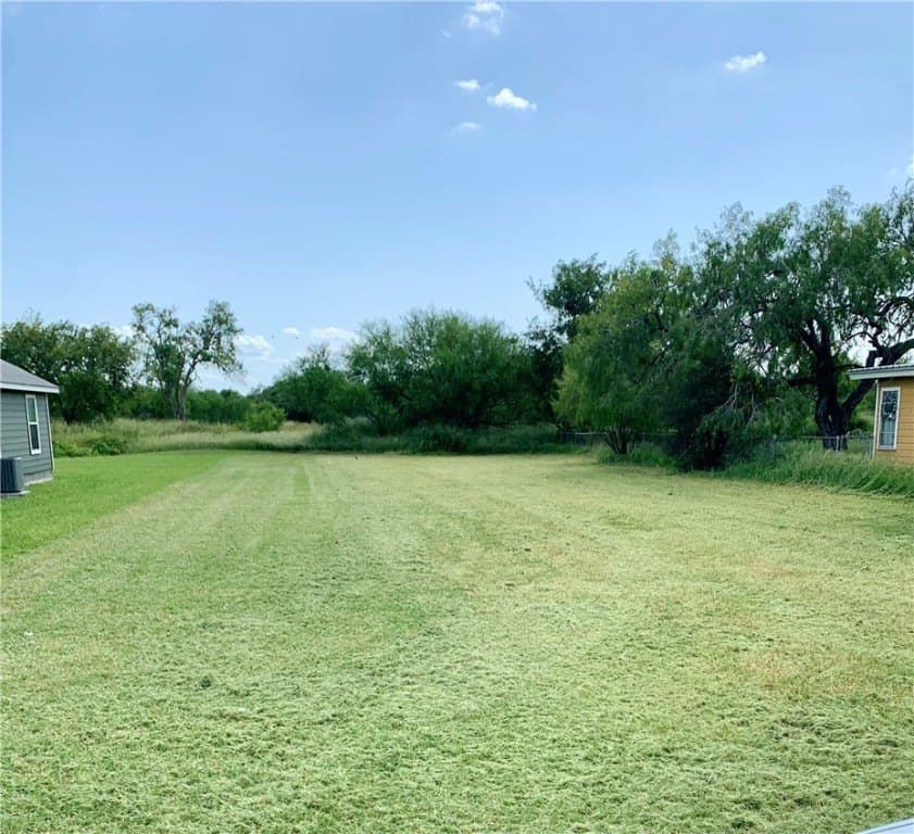 E Copano Street lot: 6