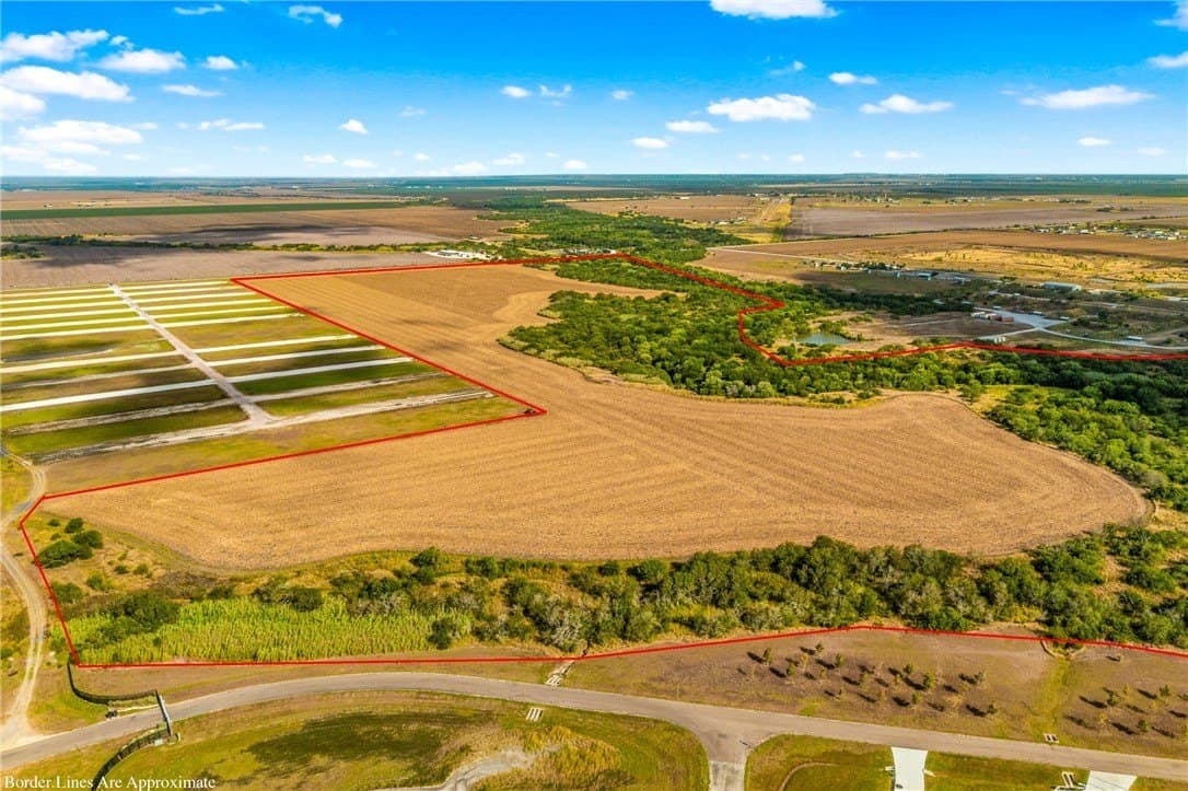 141.05 acres in Nueces County - photo 2