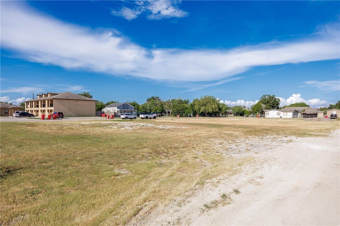 1.04 acres in Nueces County - photo 5