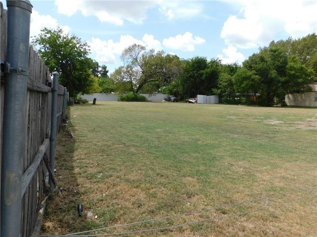0.47 acres in Dallas County - photo 8
