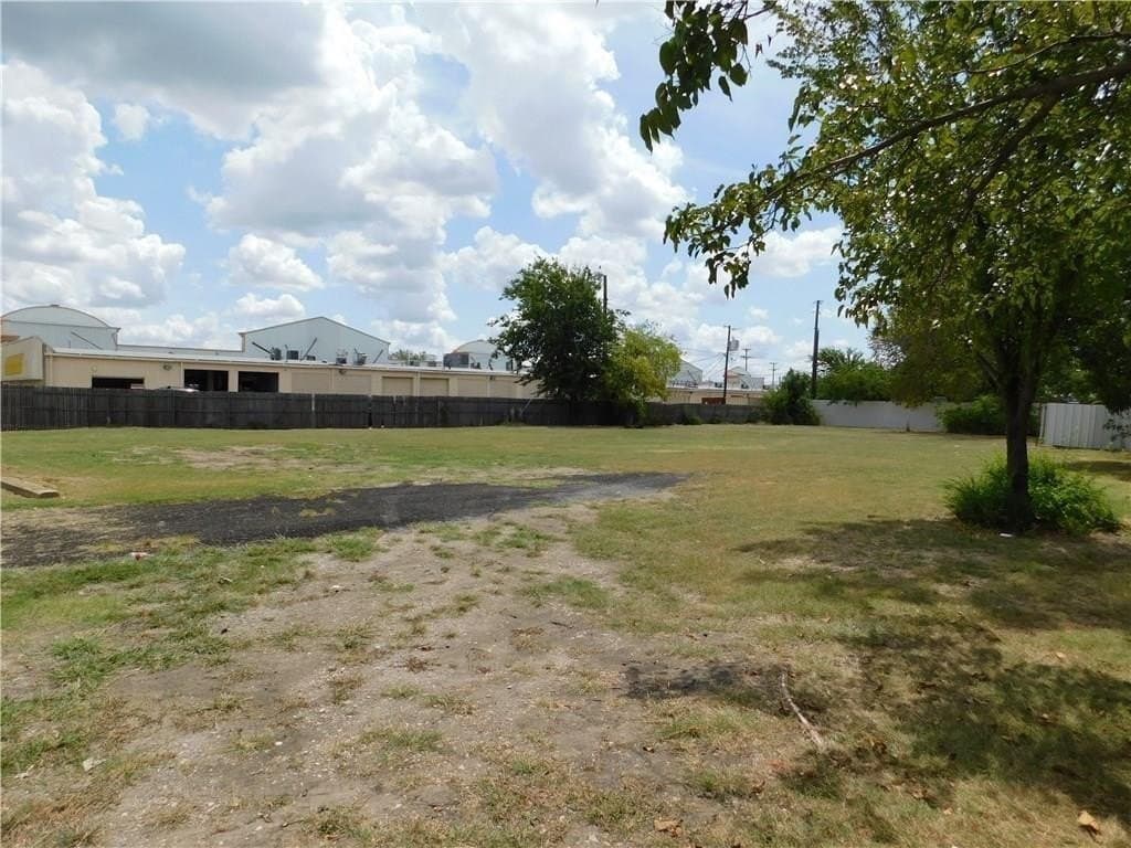 0.47 acres in Dallas County - photo 9