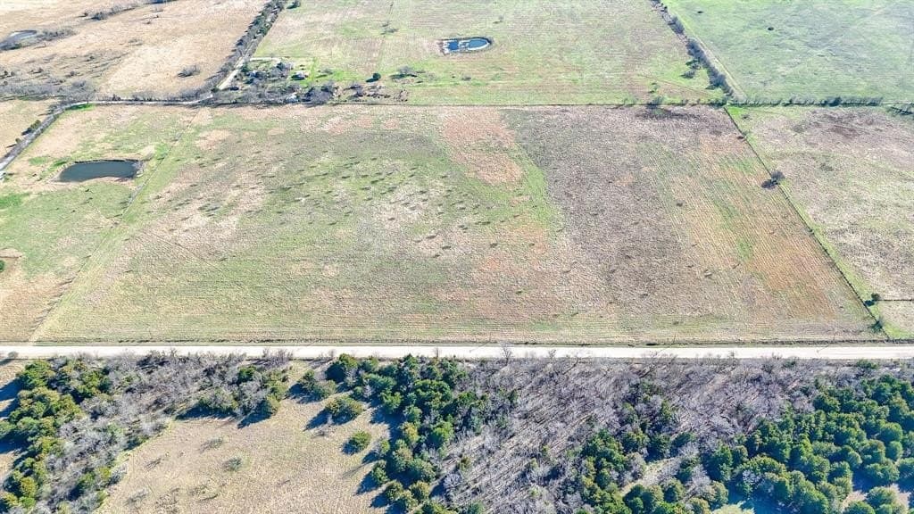 5.02 acres in Navarro County - photo 4