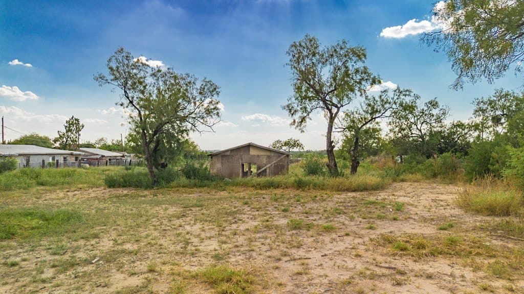 58,370 acres in Maverick County - photo 7
