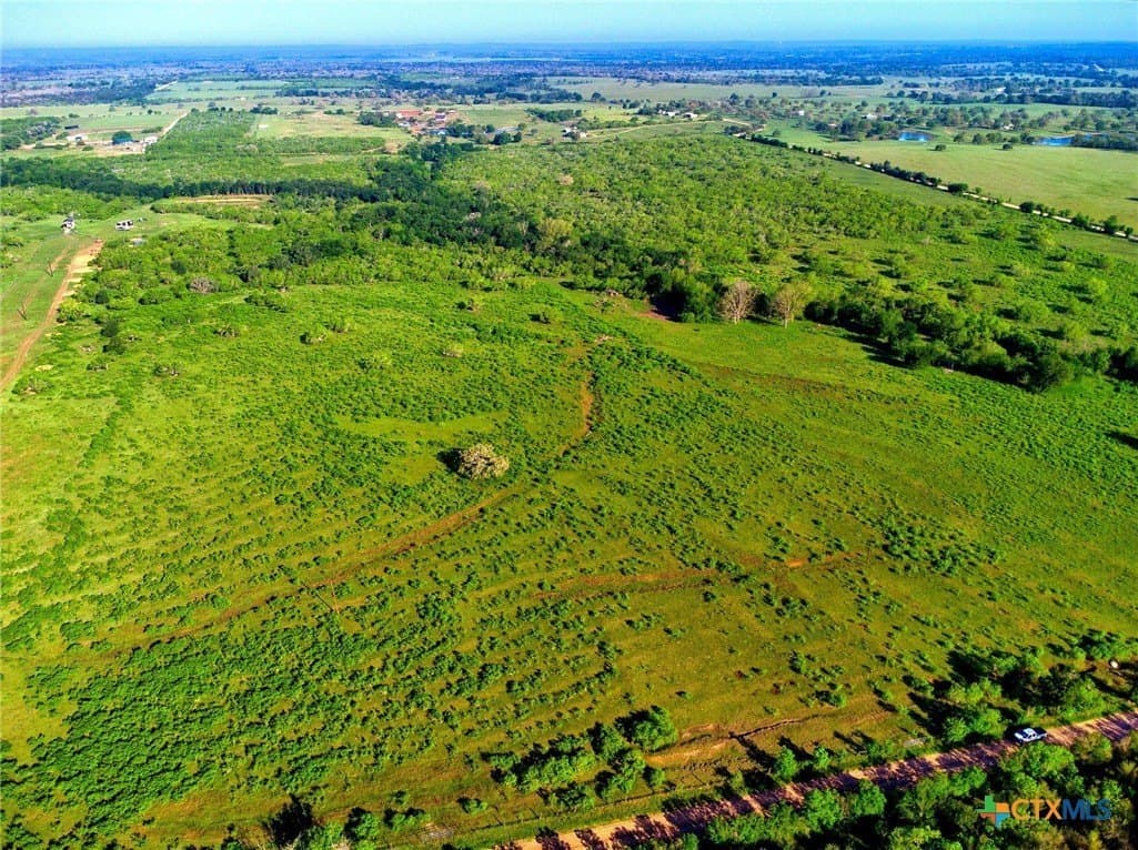 10.01 acres in Gonzales County - photo 2