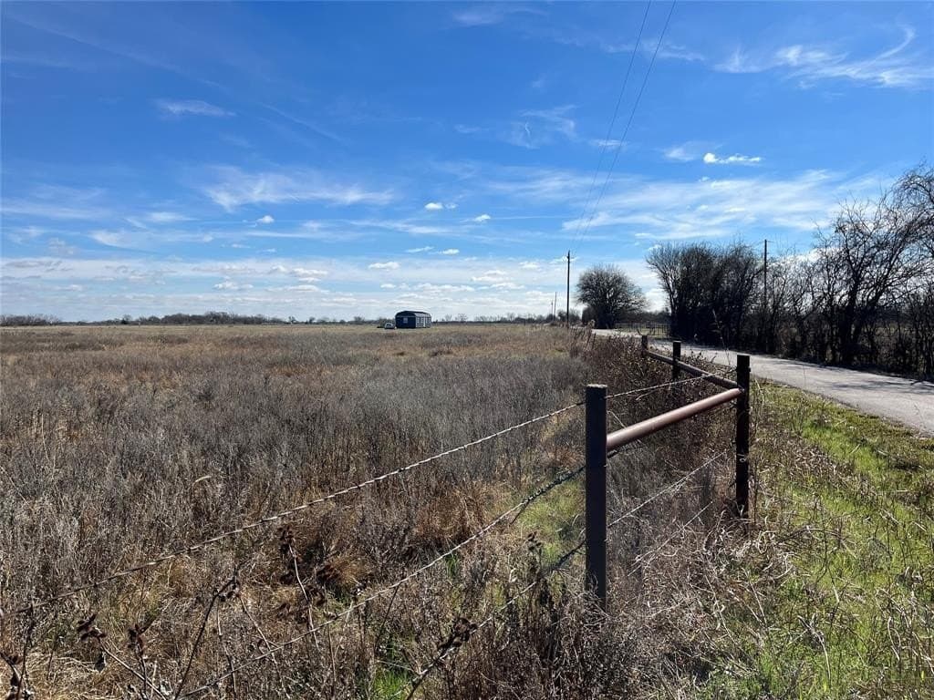 10 acres in Navarro County - photo 5