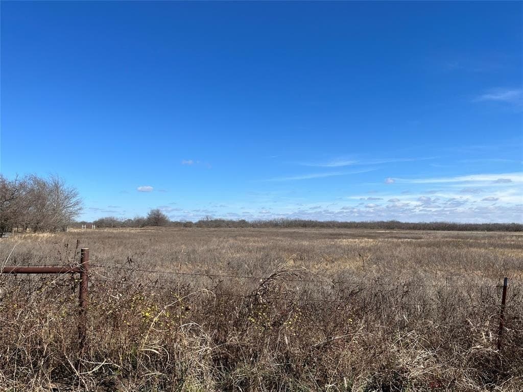 10 acres in Navarro County - photo 2