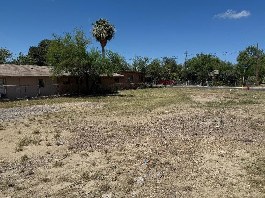 894 Concho St