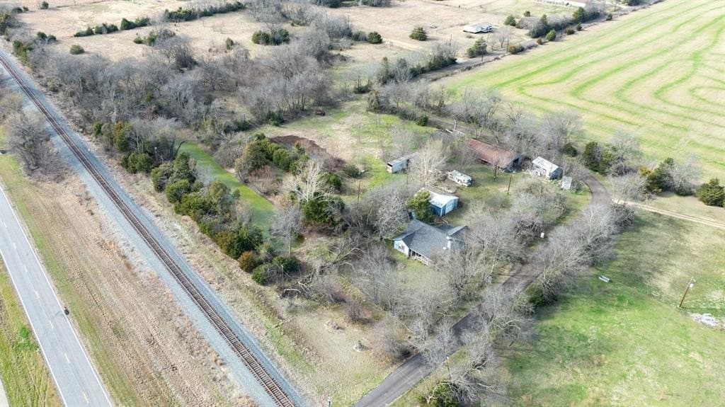 10 acres in Hopkins County - photo 2