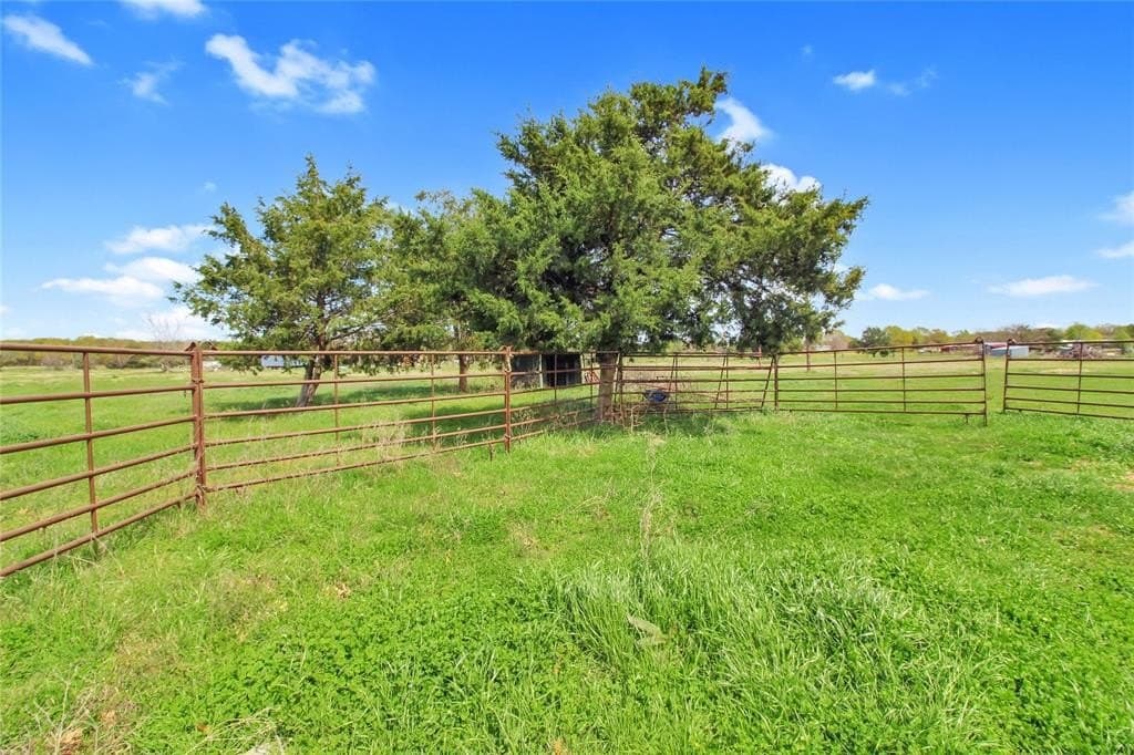 10 acres in Kaufman County - photo 34