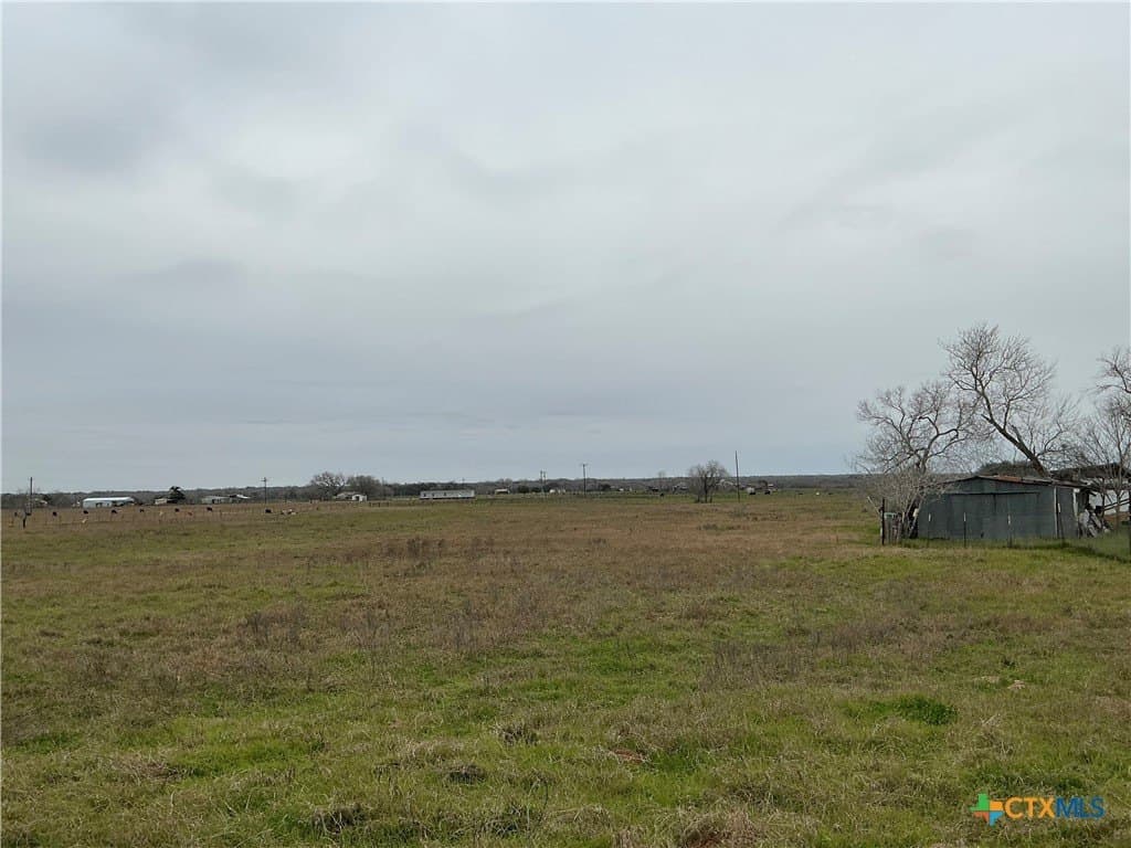 10 acres in Gonzales County - photo 4