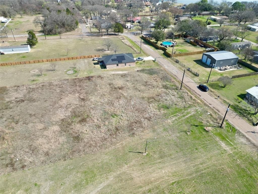 0.7 acres in Henderson County - photo 4