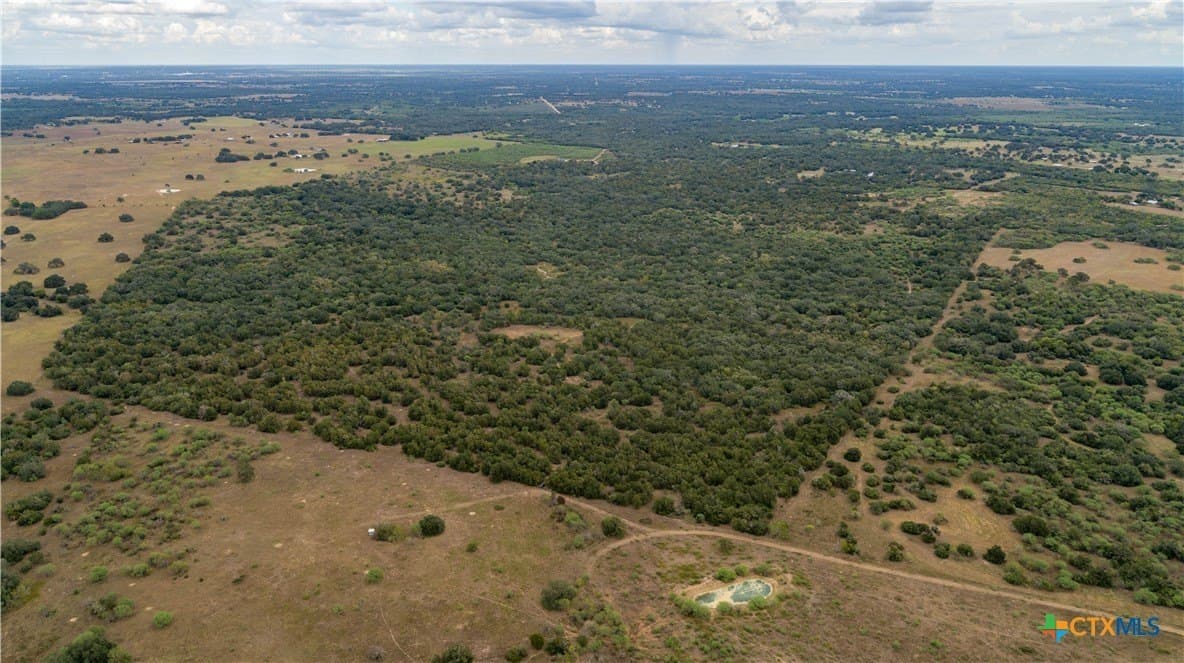 408.33 acres in DeWitt County - photo 2