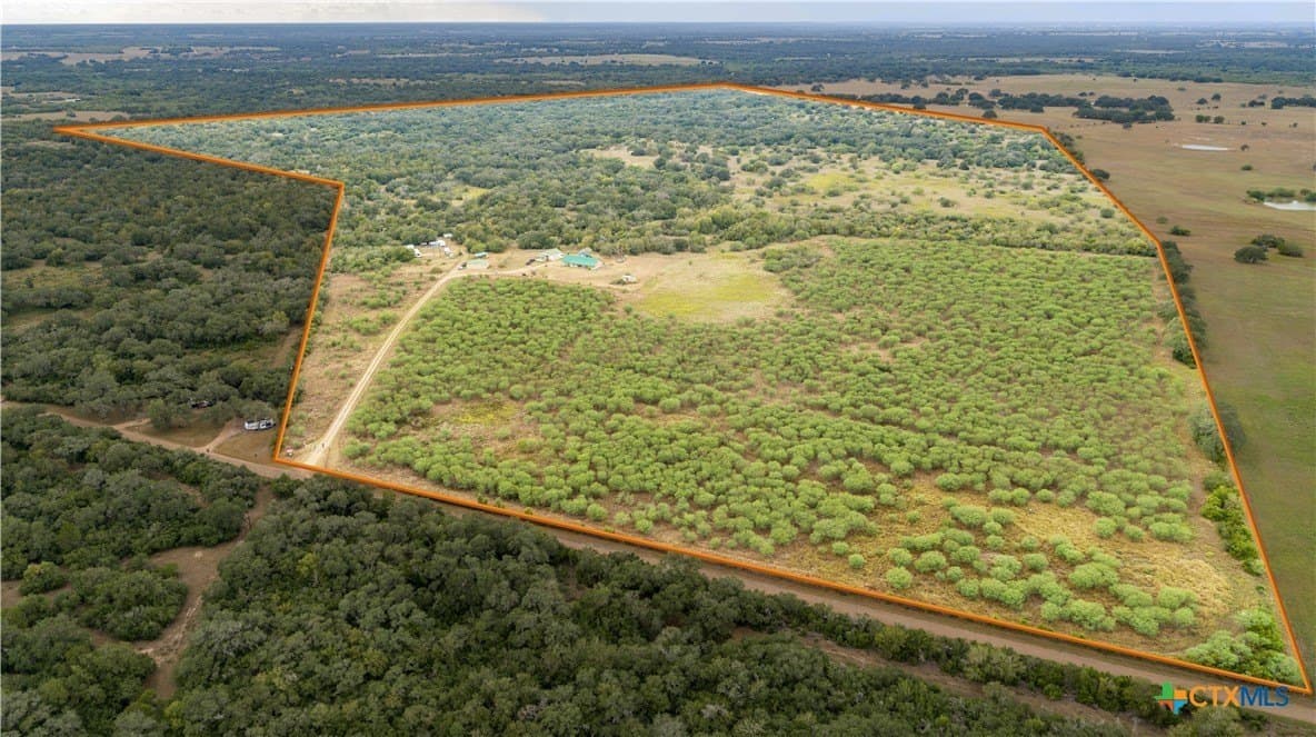 408.33 acres in DeWitt County - photo 4