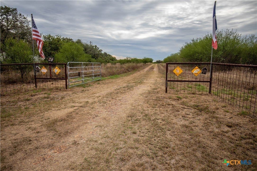 408.33 acres in DeWitt County - photo 22