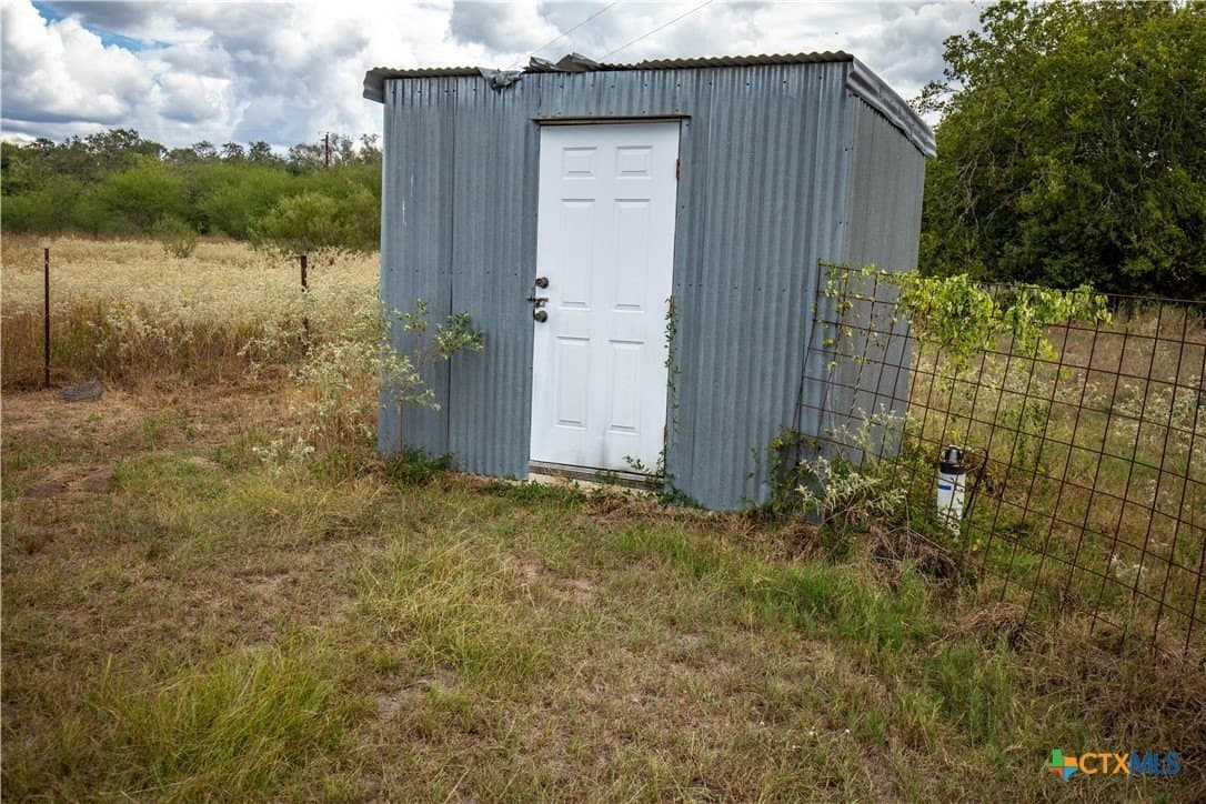 408.33 acres in DeWitt County - photo 35