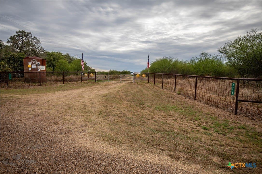 408.33 acres in DeWitt County - photo 23