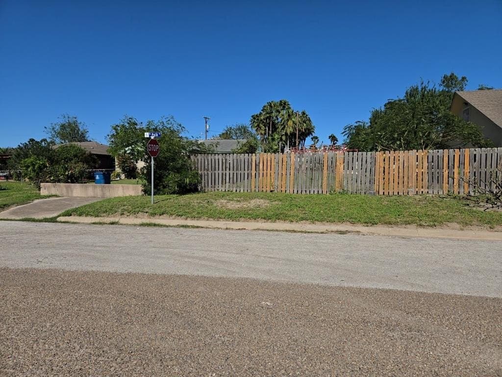 906 Polk