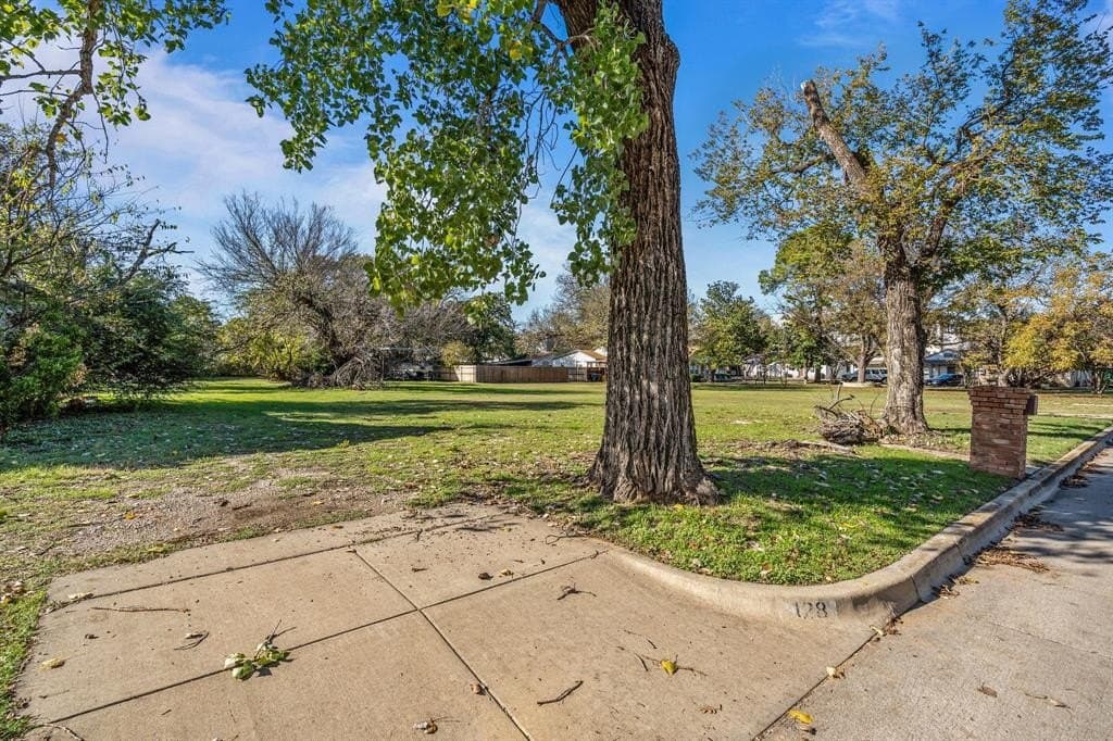 0.37 acres in Tarrant County - photo 2