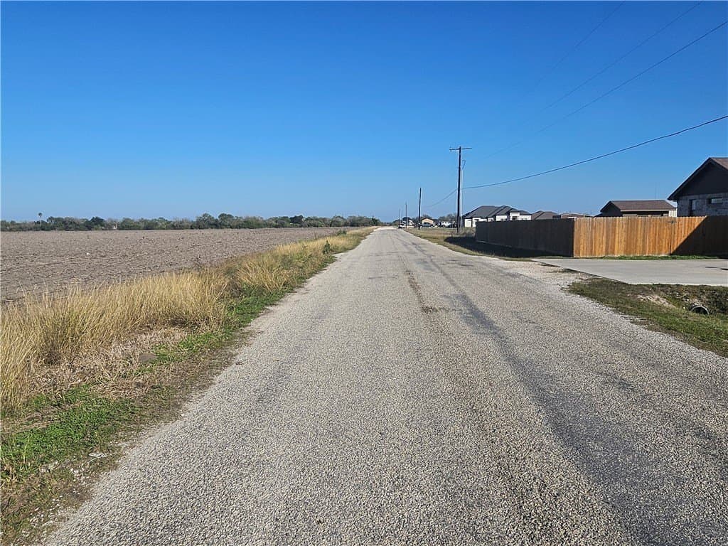 5.01 acres in Kleberg County - photo 2