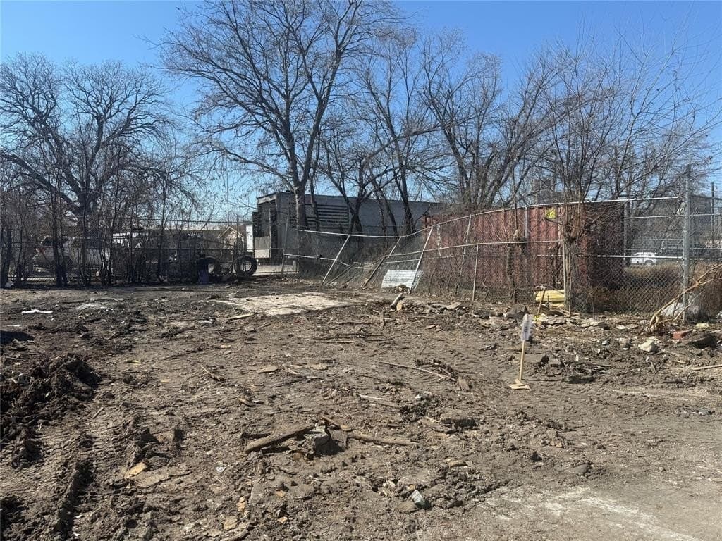 0.04 acres in Dallas County - photo 10