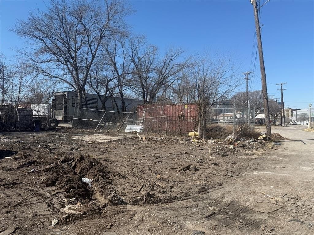 0.04 acres in Dallas County - photo 7