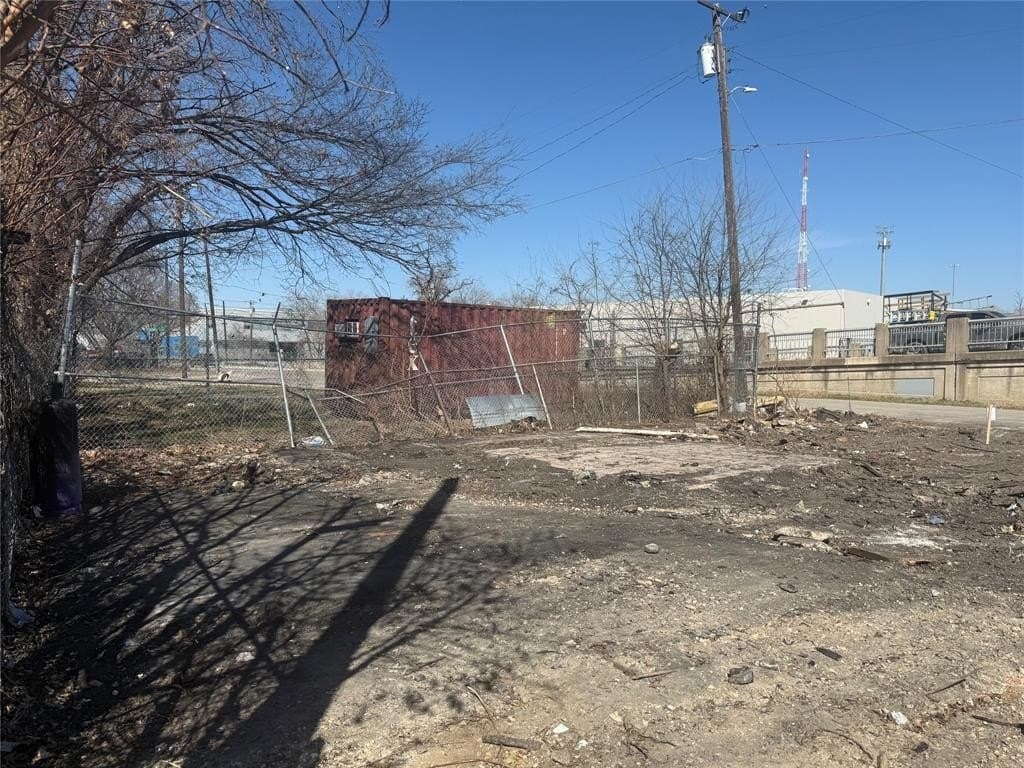 0.04 acres in Dallas County - photo 15