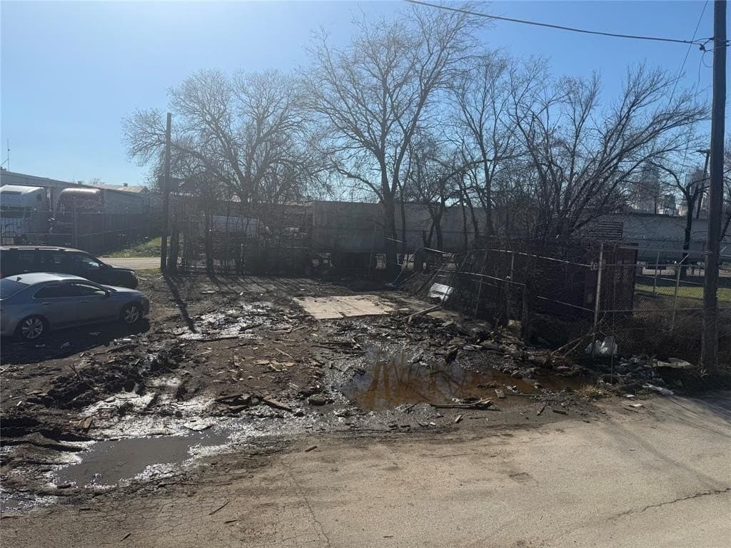 0.04 acres in Dallas County - photo 3