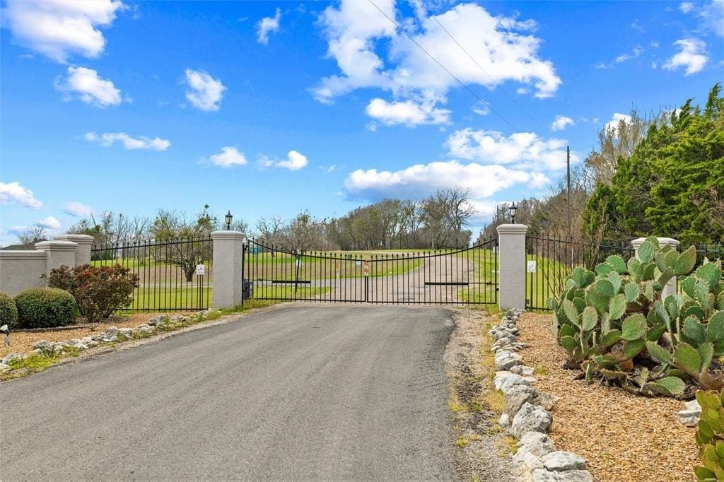 1.14 acres in Navarro County - photo 33