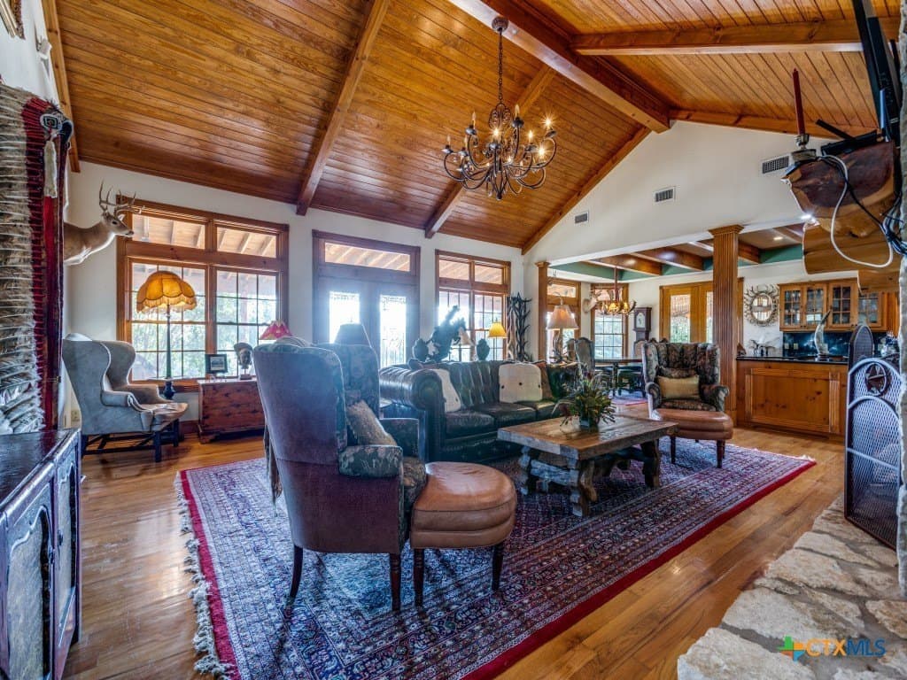 10 acres in Hays County - photo 4