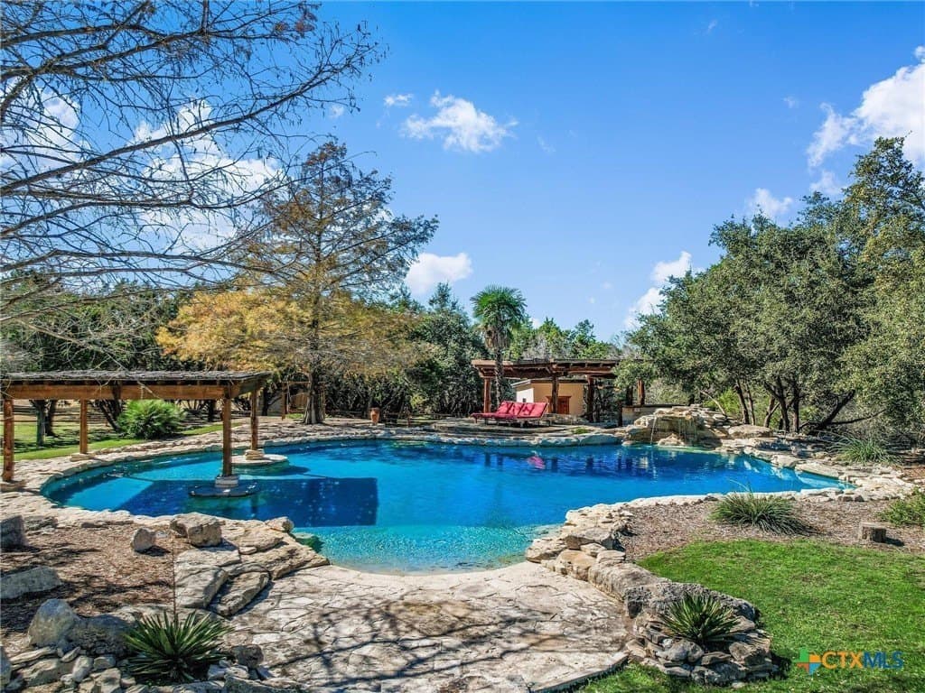 10 acres in Hays County - photo 2