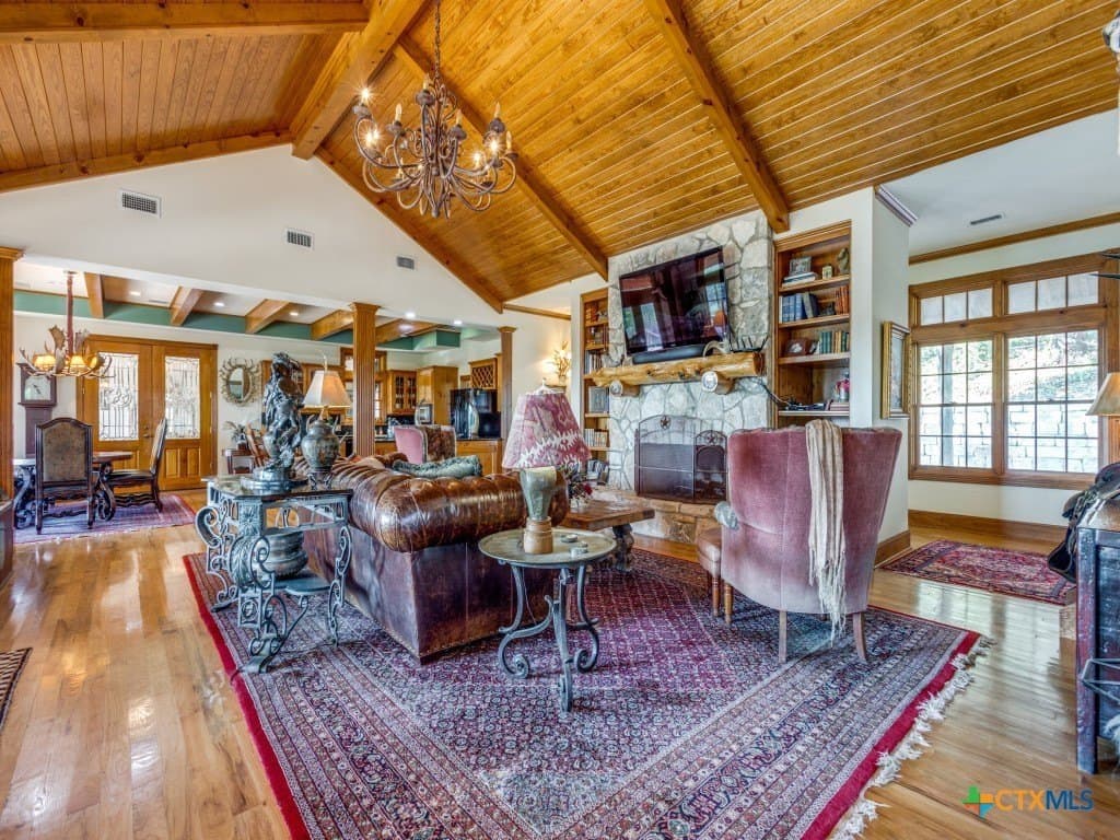 10 acres in Hays County - photo 3