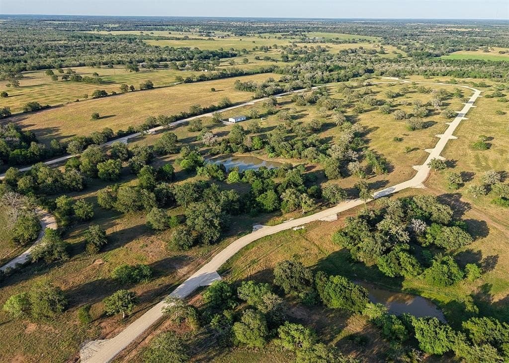 2 acres in Gonzales County - photo 4
