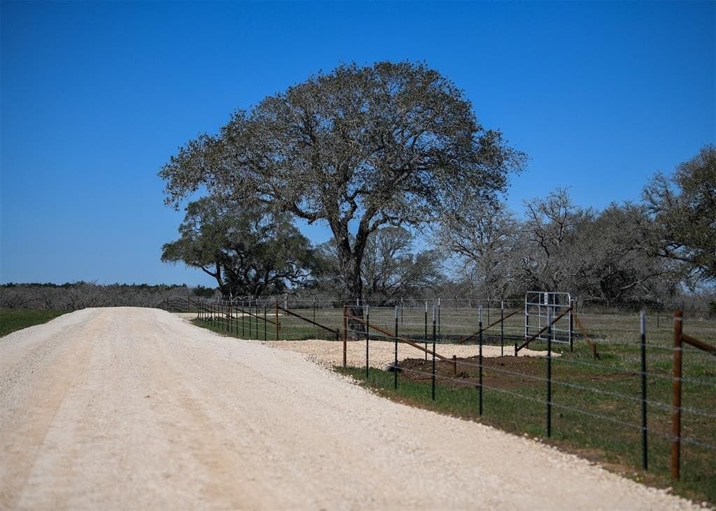 2 acres in Gonzales County - photo 3