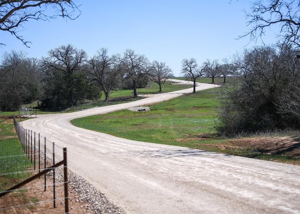 2 acres in Gonzales County - photo 6