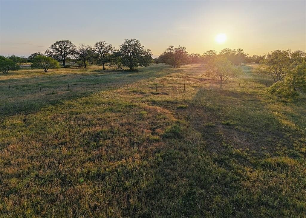 2 acres in Gonzales County - photo 2