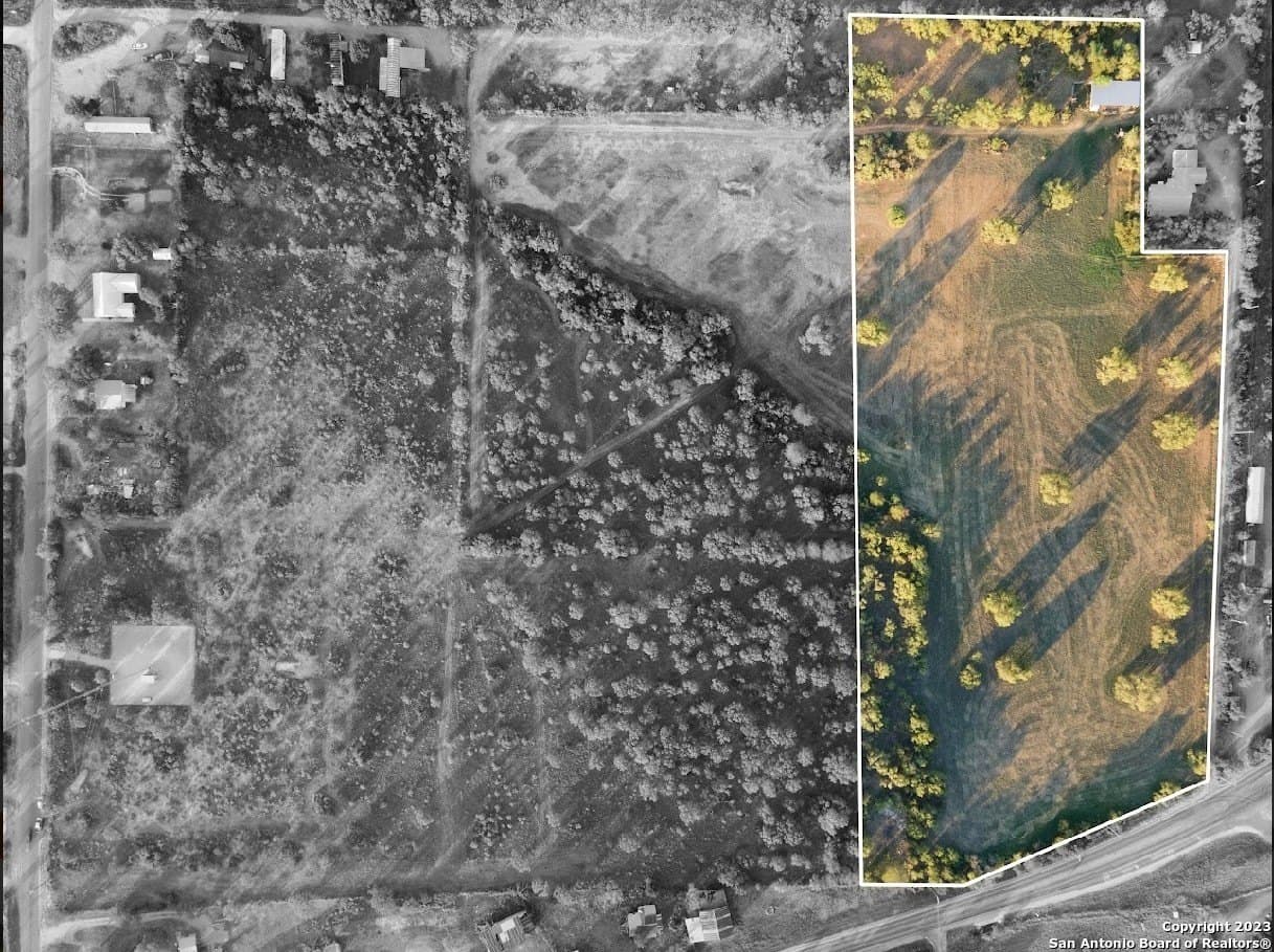 10 acres in Frio County - photo 4