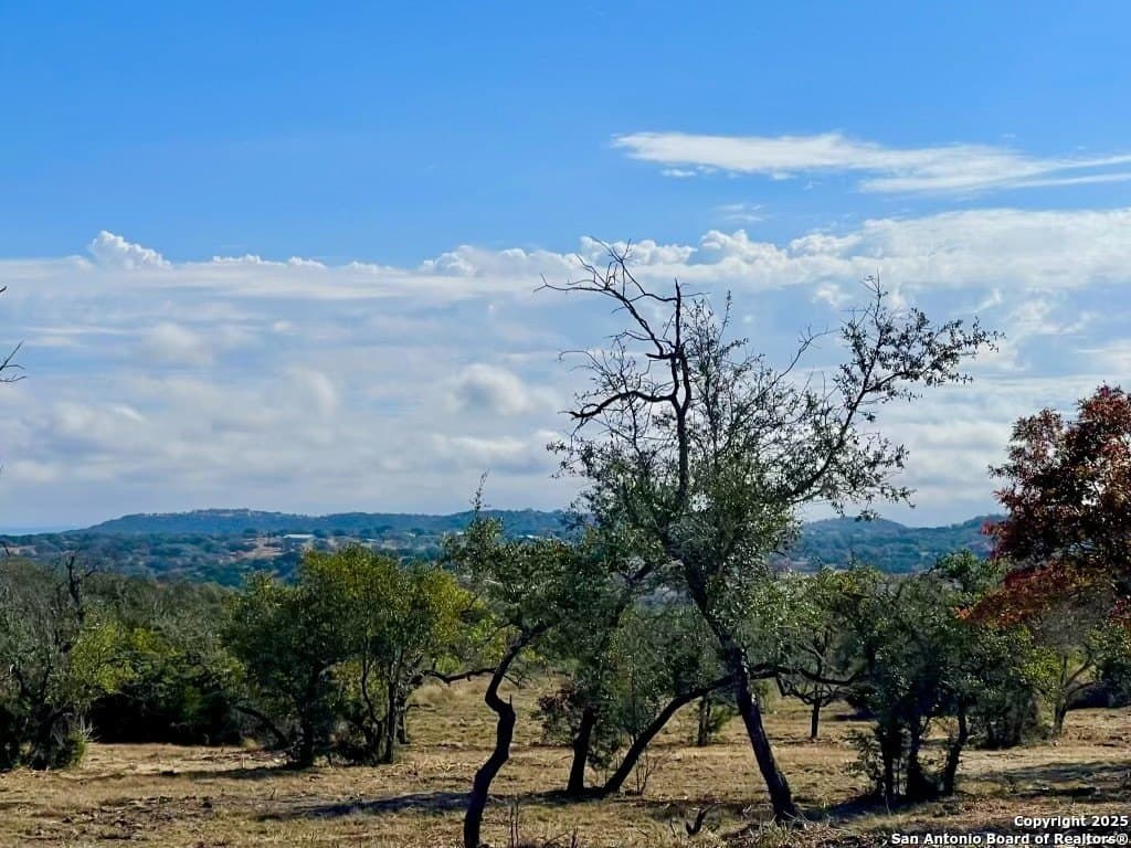 9.72 acres in Kerr County - photo 3