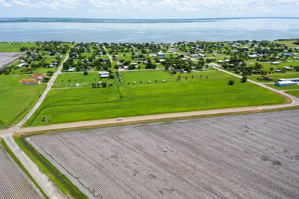 0.59 acres in Refugio County - photo 21