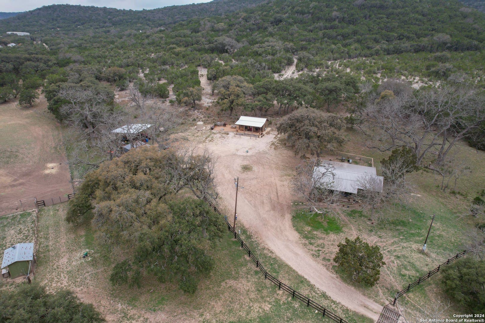 49.56 acres in Real County - photo 10
