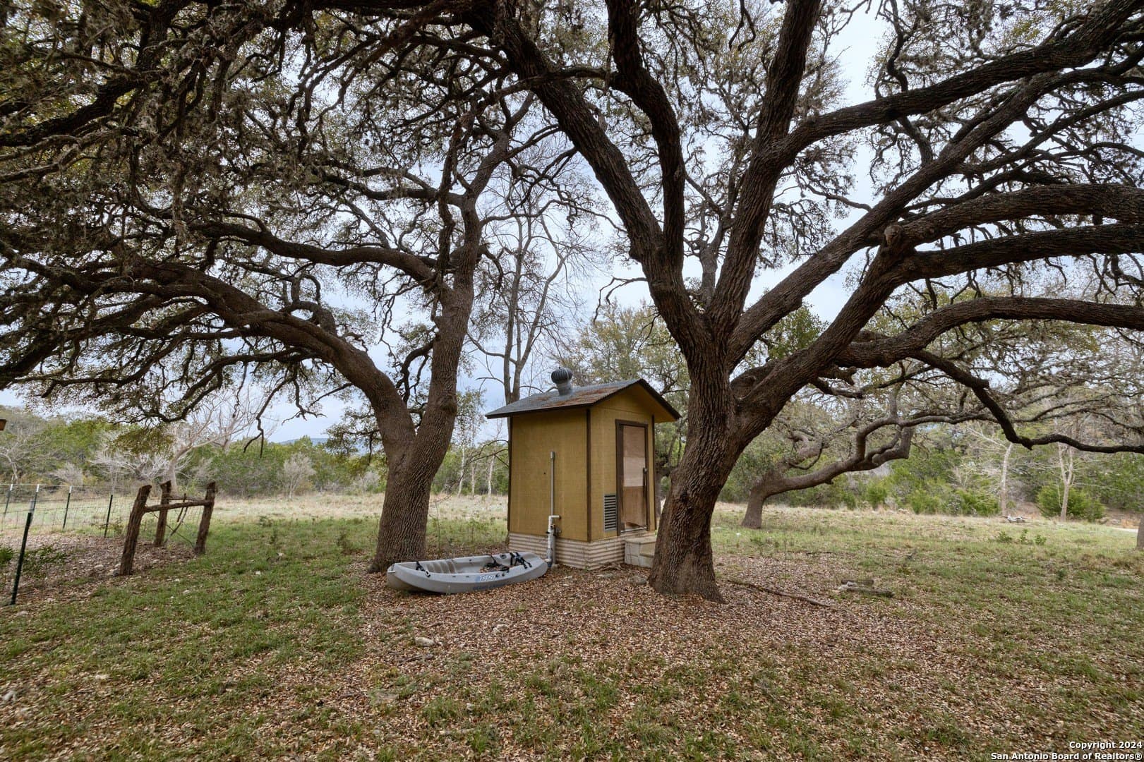 49.56 acres in Real County - photo 34
