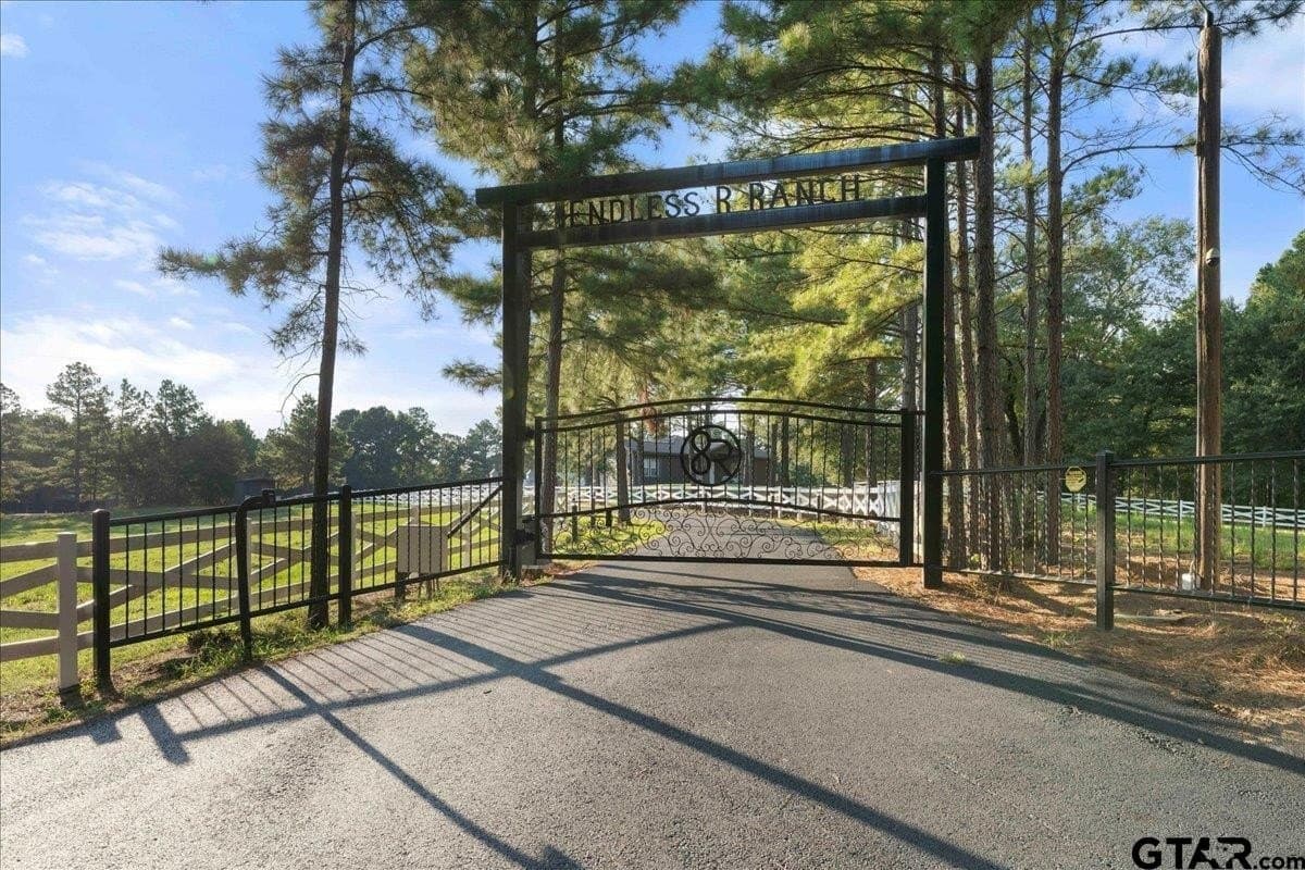 126.76 acres in Smith County - photo 3