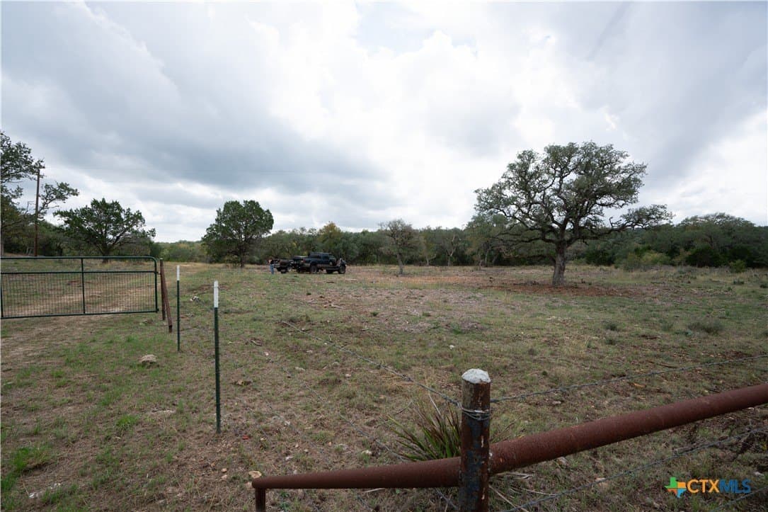 39.93 acres in Hays County - photo 4