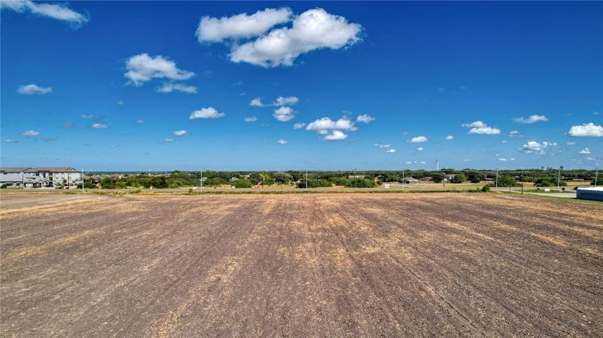 20 acres in Nueces County - photo 2
