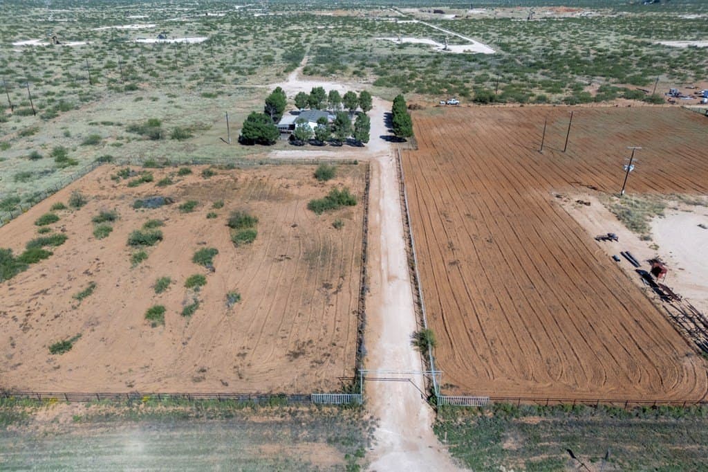 10 acres in Andrews County - photo 3