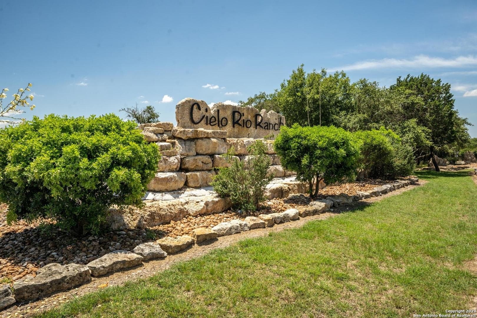 2 acres in Bandera County - photo 2