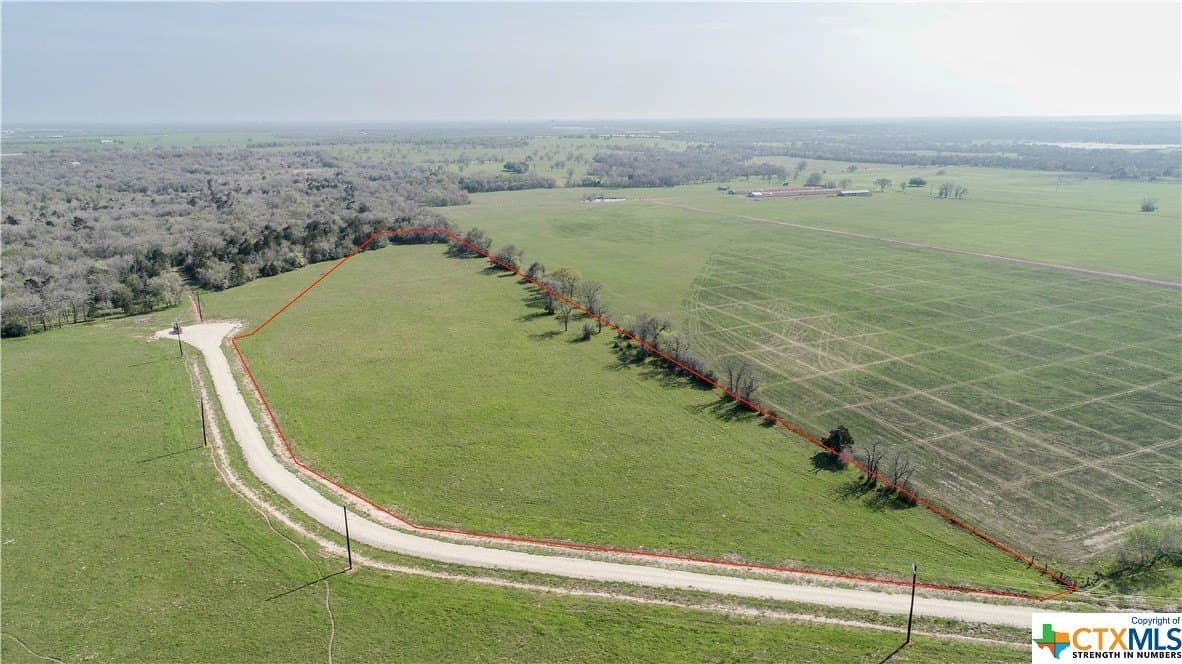 10.01 acres in Gonzales County - photo 6