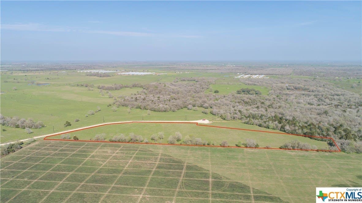10.01 acres in Gonzales County - photo 3