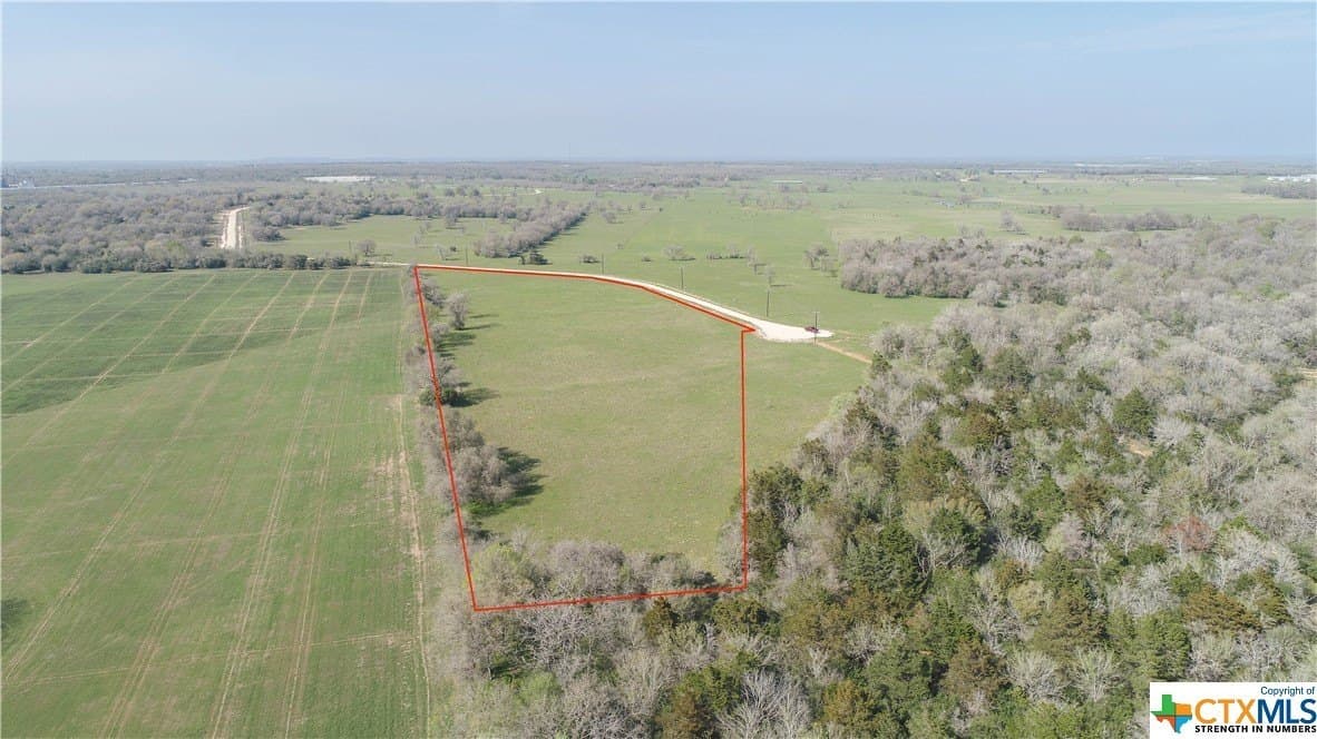 10.01 acres in Gonzales County - photo 2