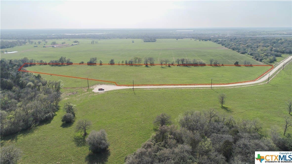 10.01 acres in Gonzales County - photo 4